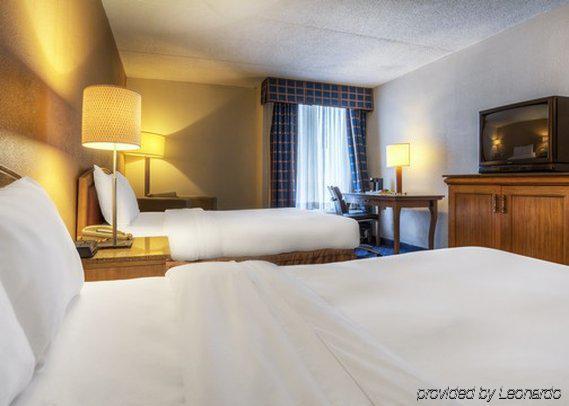 Econo Lodge Inn & Suites Norton Exterior photo